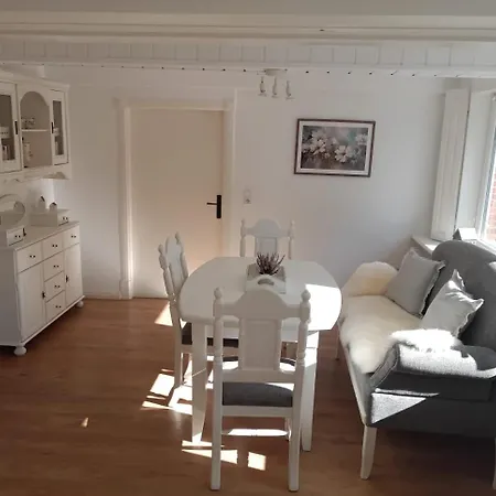 Petrine Apartment *