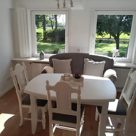 Petrine Apartment *